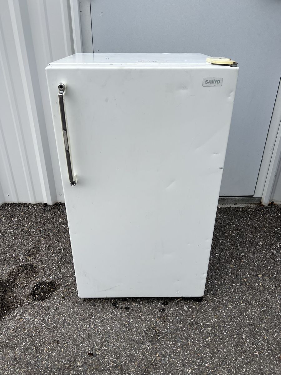 Sanyo Mini Fridge