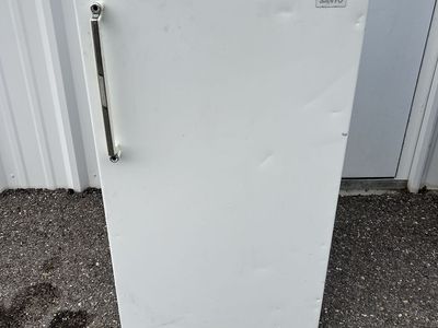 Sanyo Mini Fridge