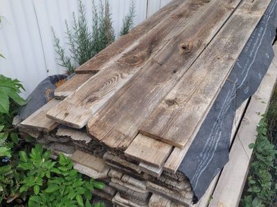 Weathered Wood fencing Planks - Reclaimed Barn Wood Style Lumber