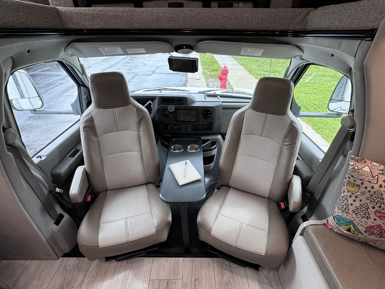 Summer Dates Filling Fast – Coachmen 29KB RV Rental with King Bed & Washer/Dryer