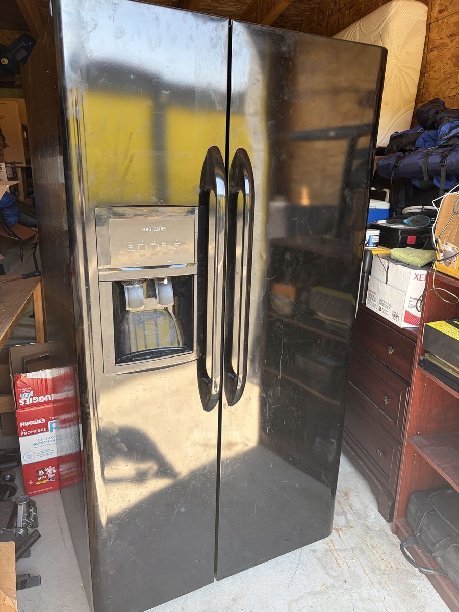 Frigidaire 36" Black Side-by-Side Refrigerator with Water & Ice Dispenser