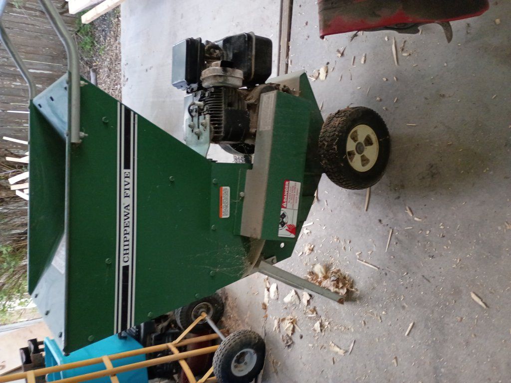 Chippewa 5 Wood chipper