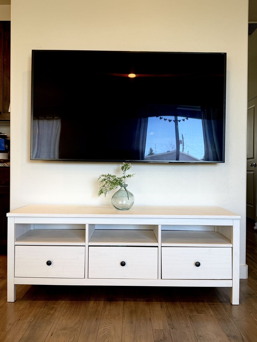 Hemnes TV Stand