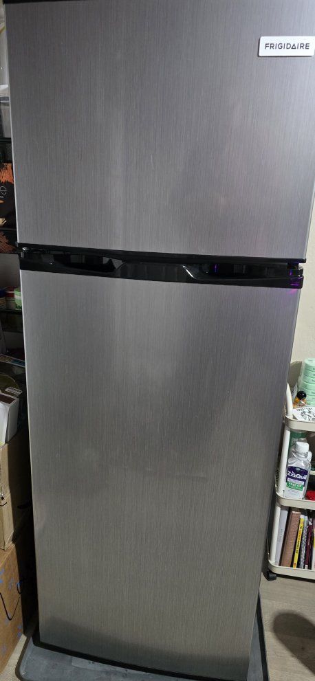 Frigidaire 7.2 cu feet mini fridge with freezer