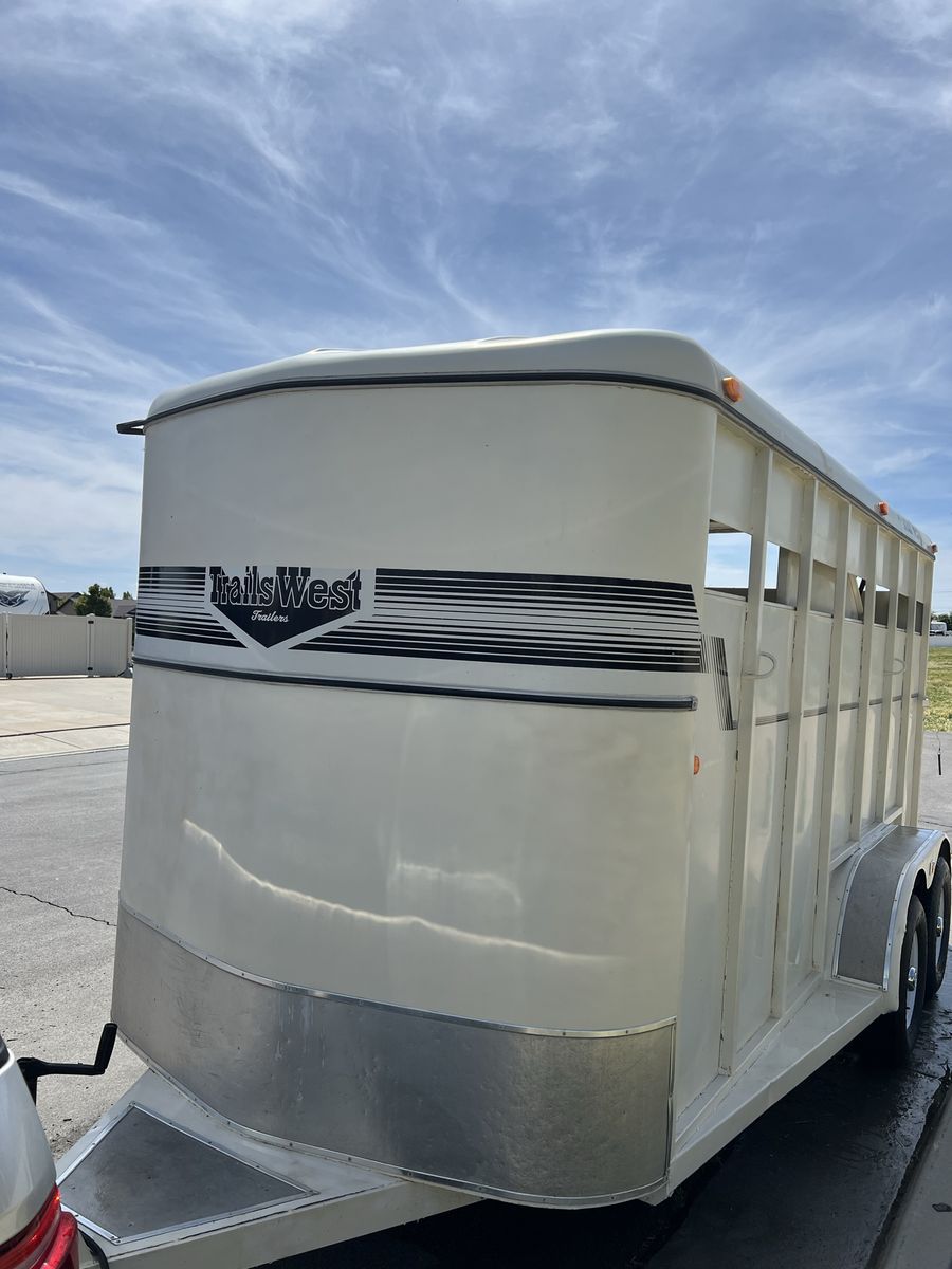 Trails west 2 horse trailer