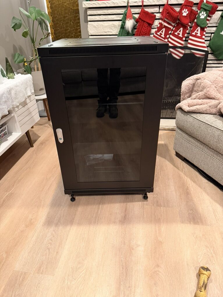 18U Locking Network Cabinet