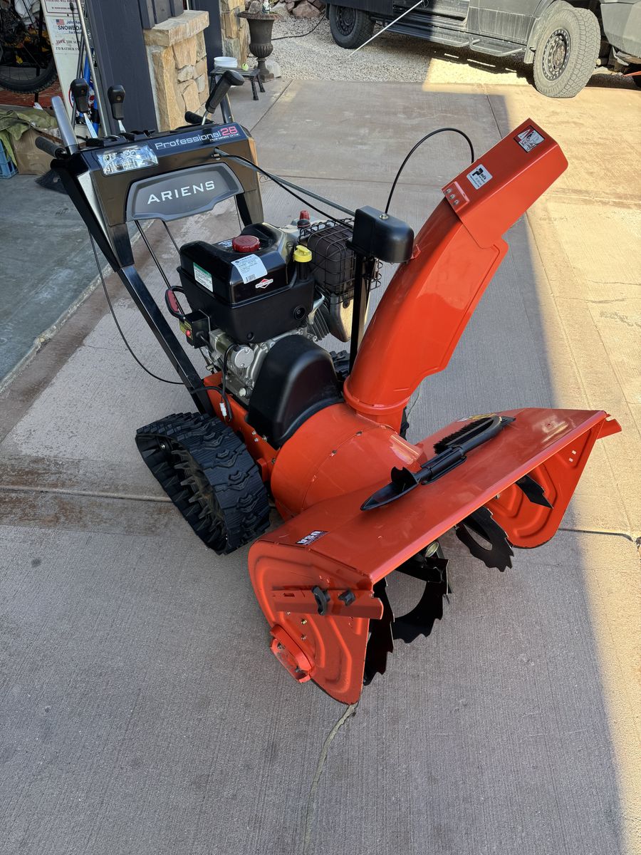 Ariens Snowblower- Pro 28” RapidTrak