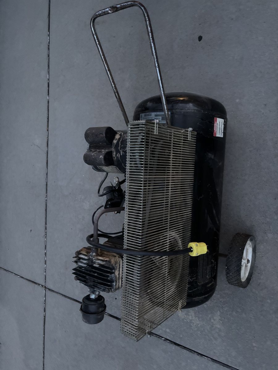 Campbell Hausfeld 30 Gal 6HP air compressor
