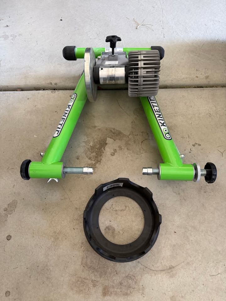 Kinetic T-699C Fluid Bike Trainer + CycleOps Front Wheel Riser