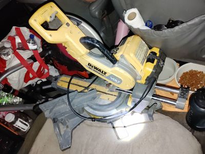 DEWALT COMPOUND MITER SAW