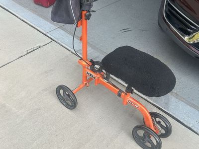 Knee Scooter with Padded Seat, Storage Bag & Bottle Holder