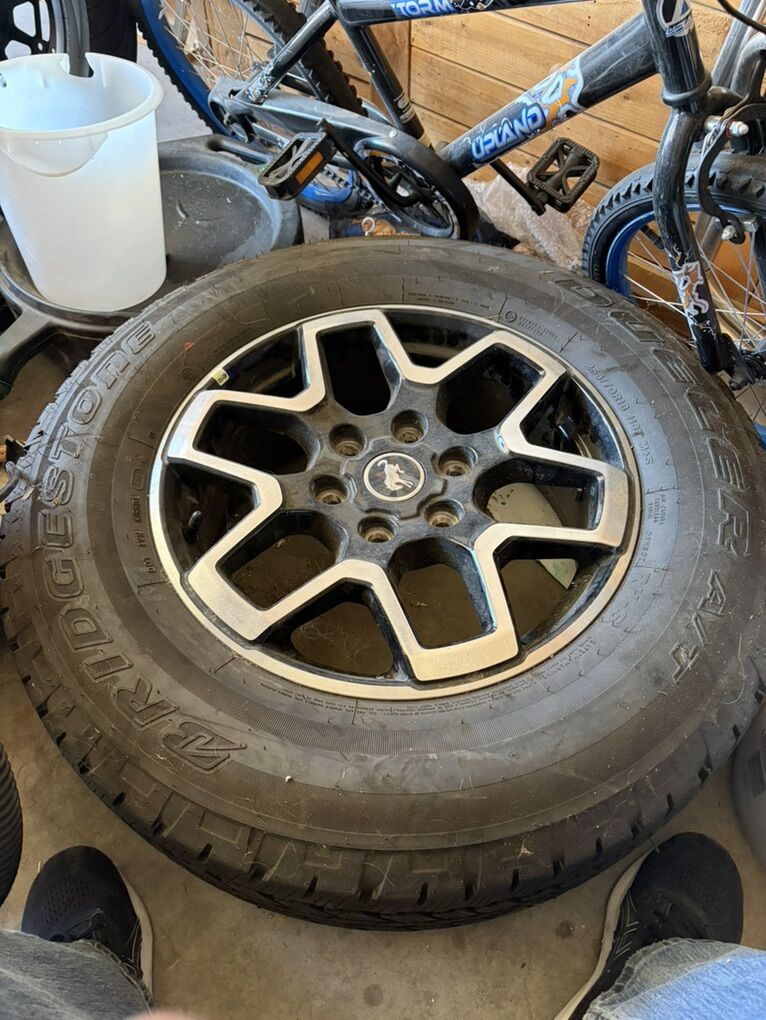 Ford Bronco Wheel\Tire