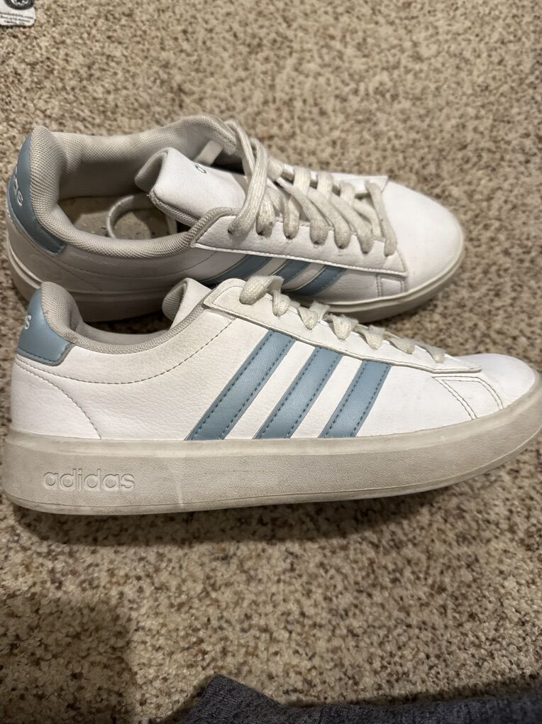 EUC- Womens Adidas Shoes 7.5
