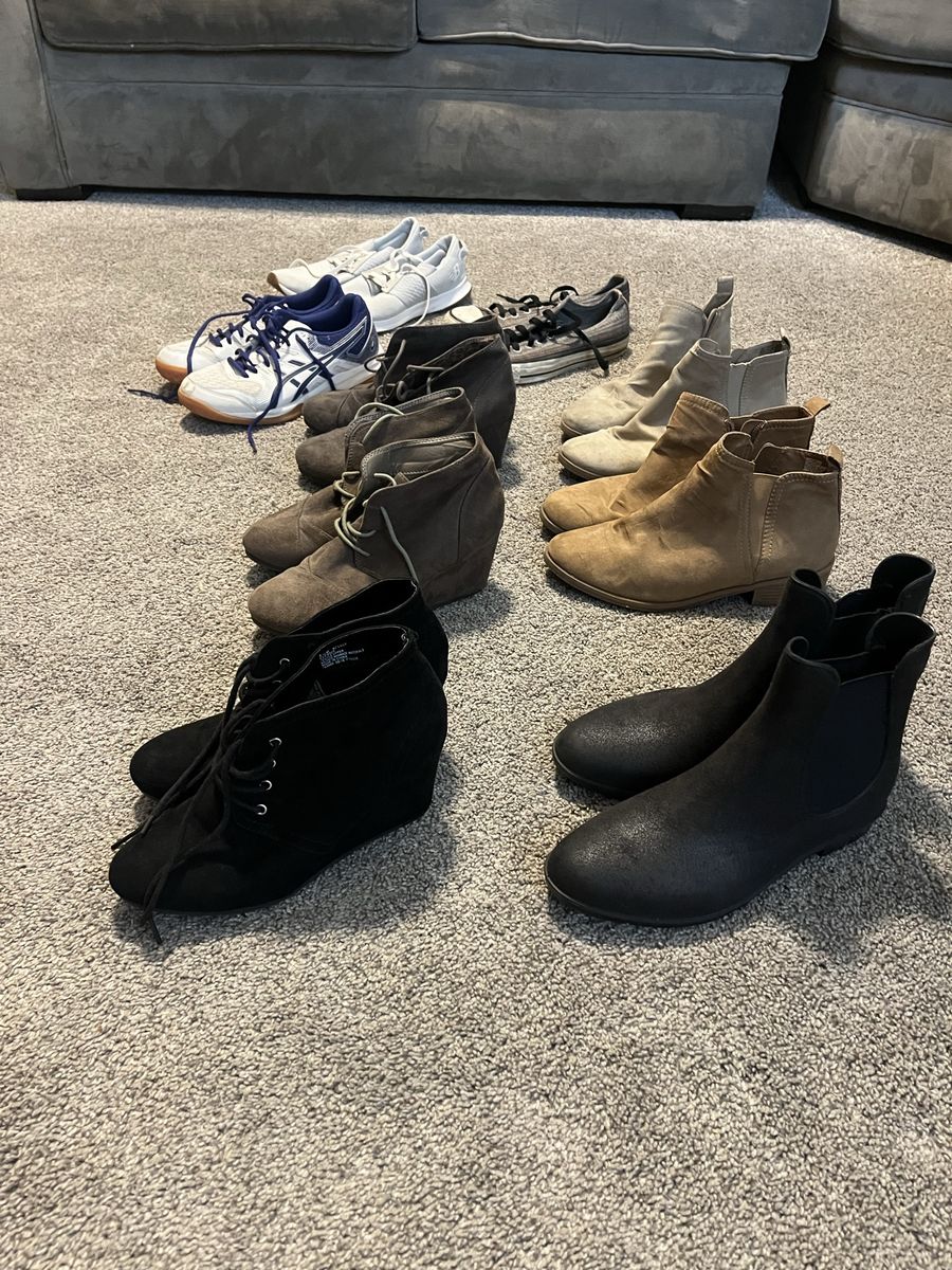 9 pairs of shoes size 8 and 8 1/2