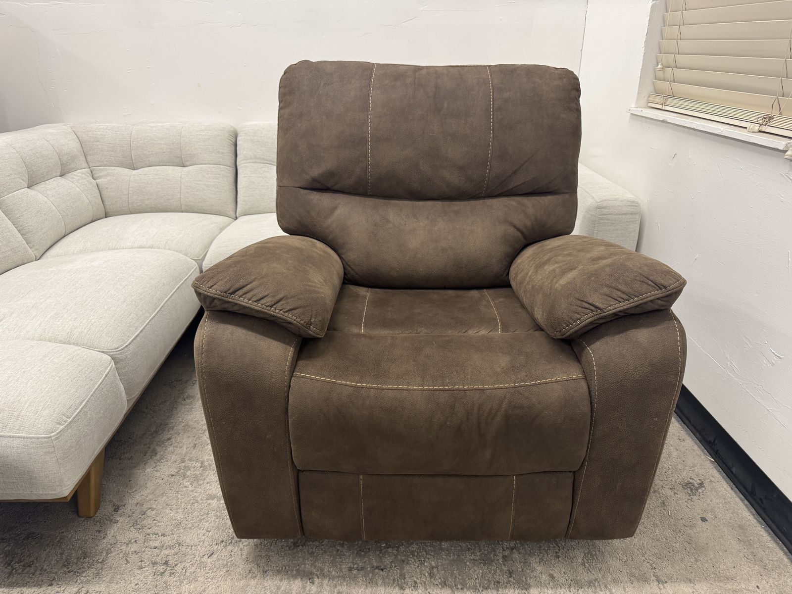 BROWN COSTCO FABRIC MANUAL ROCKING RECLINER CHAIR