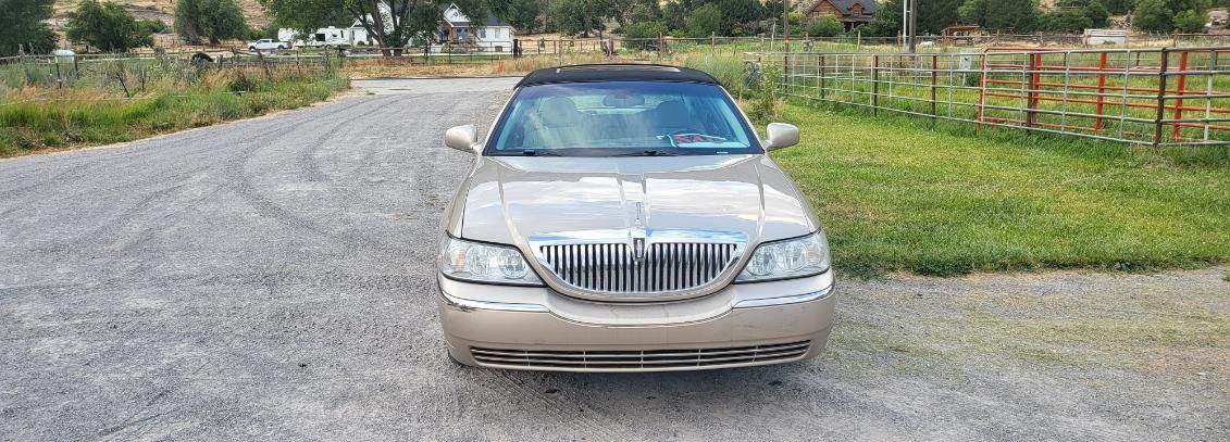 2005 Lincoln Town Car Signature