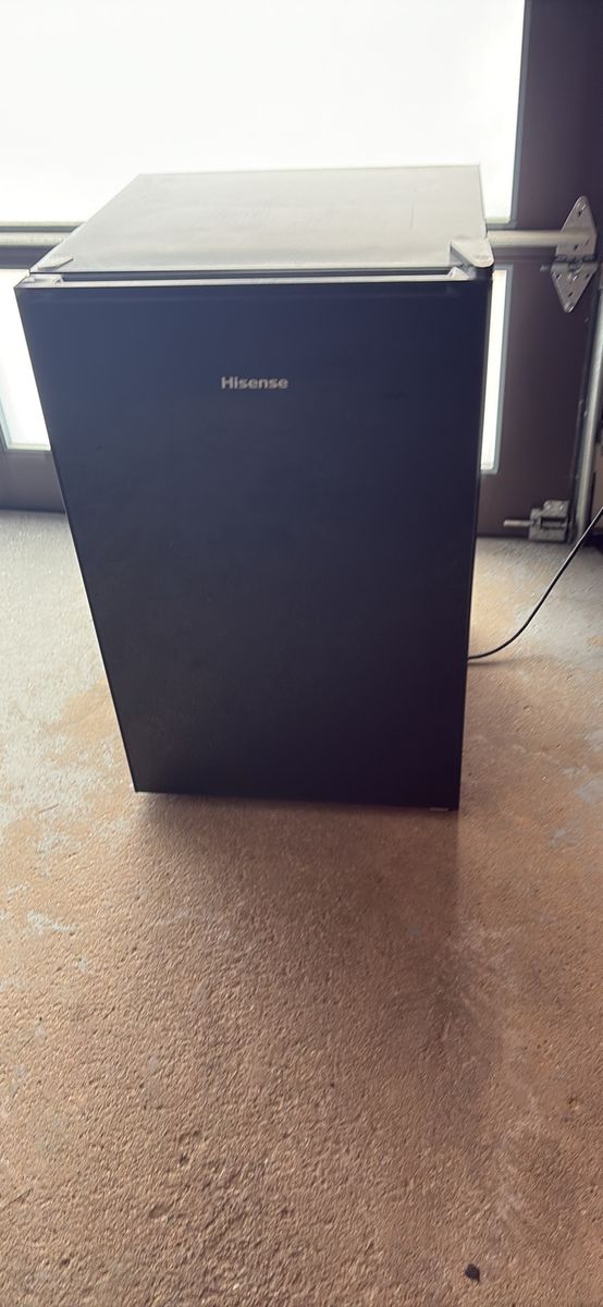 Hisense Black Compact Mini Refrigerator - Single Door, Used