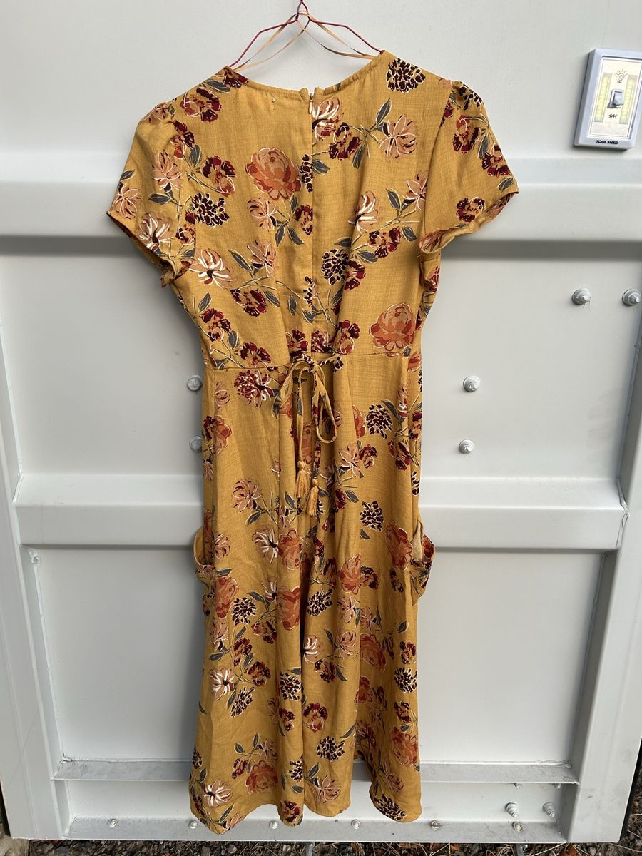 Cotton Candy LA Yellow Floral V-Neck Midi Dress Size M Pockets