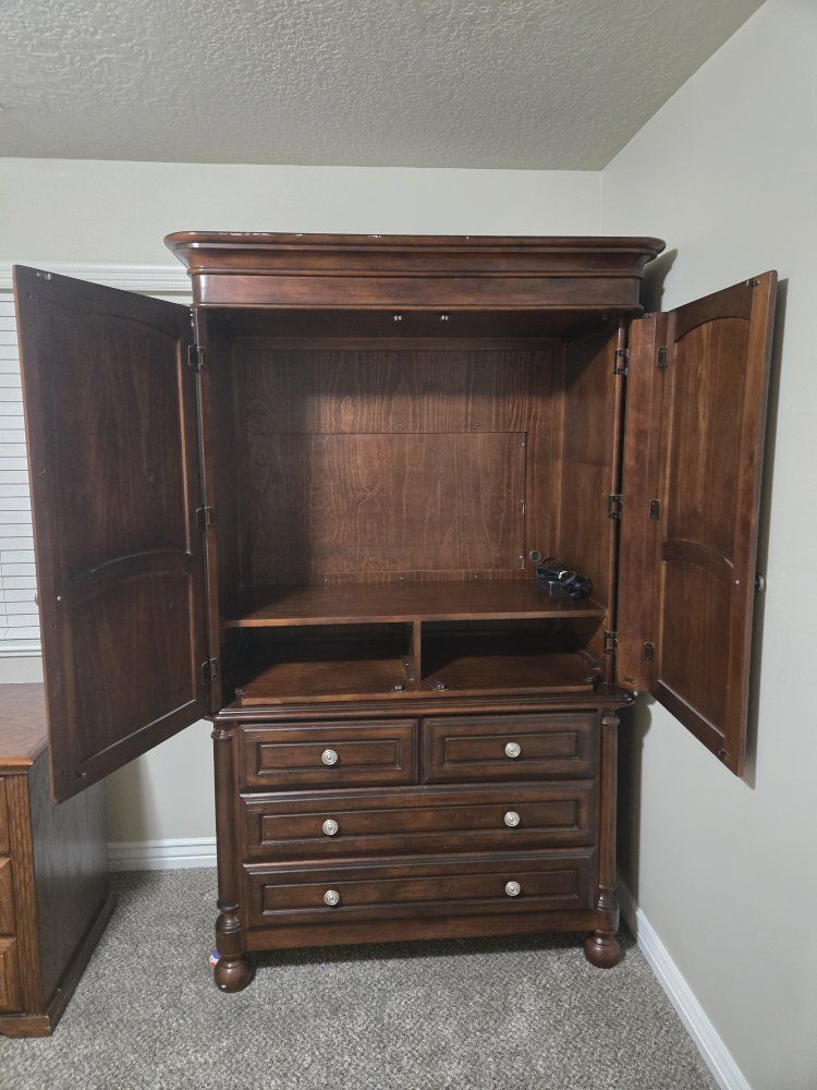 Main image 3
