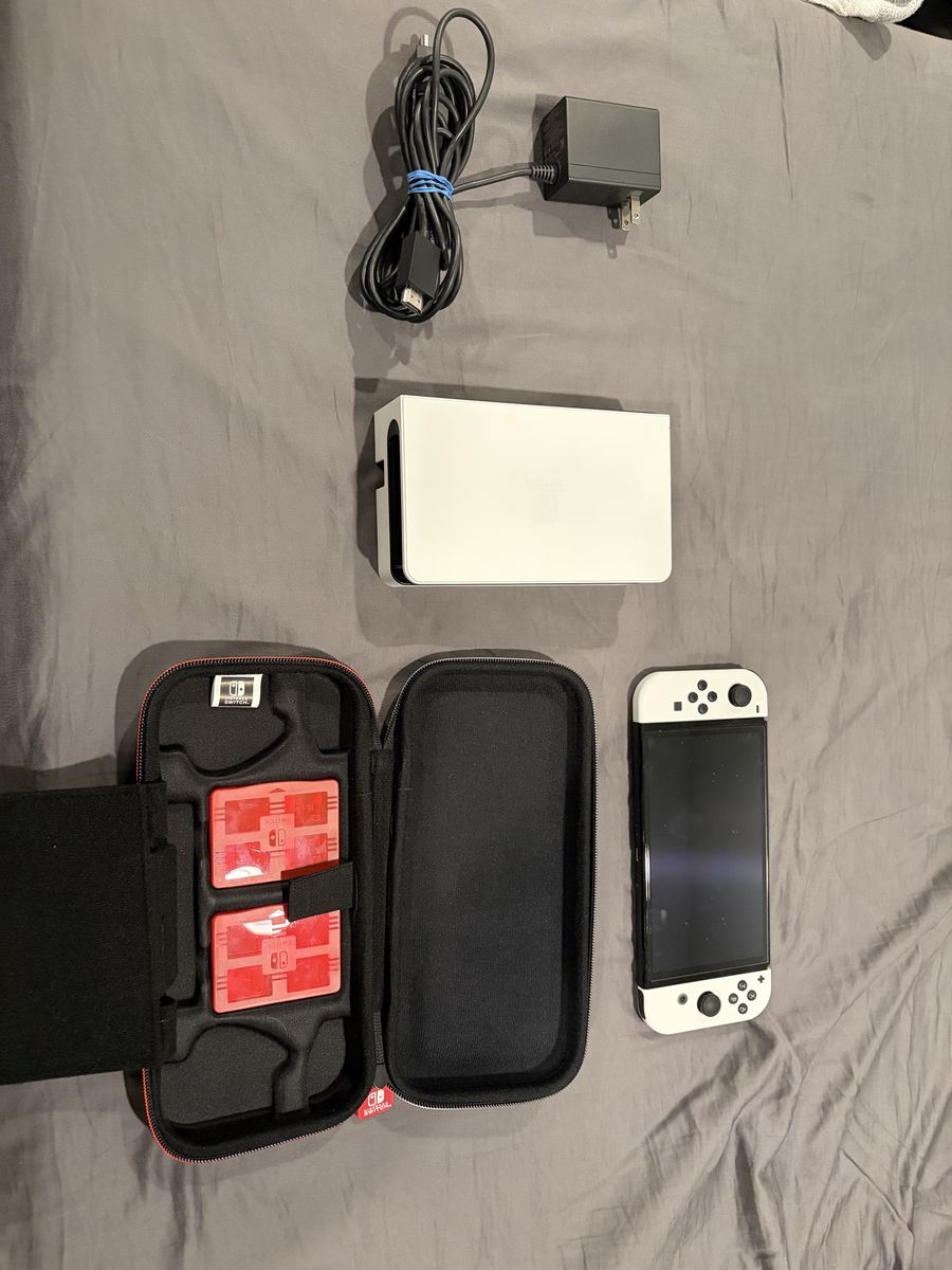 Nintendo Switch OLED w/case
