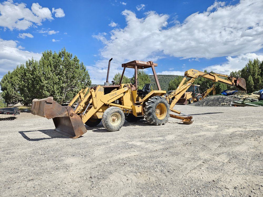 1986 Case 580 Super E with clamshell bucket and extendahoe