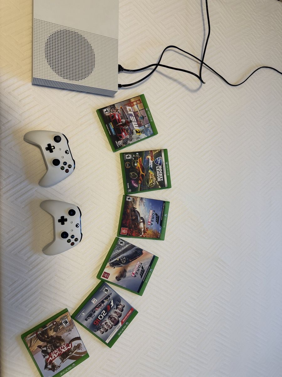 X box one s PLUS 5 games