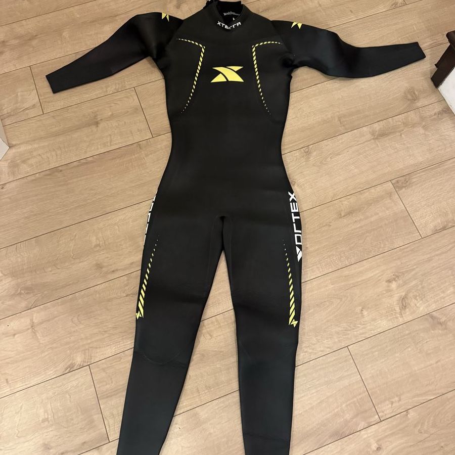 Xterra vortex triathlon wet suit. New Large