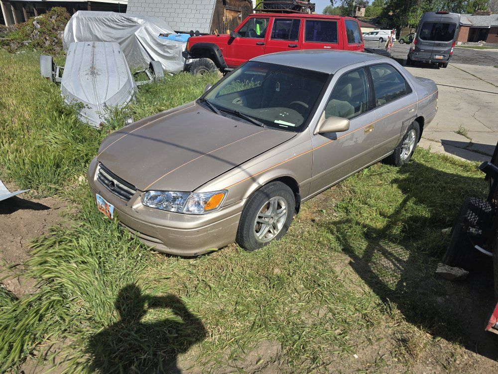 2000 Toyota Camry parts car. Bad engine.