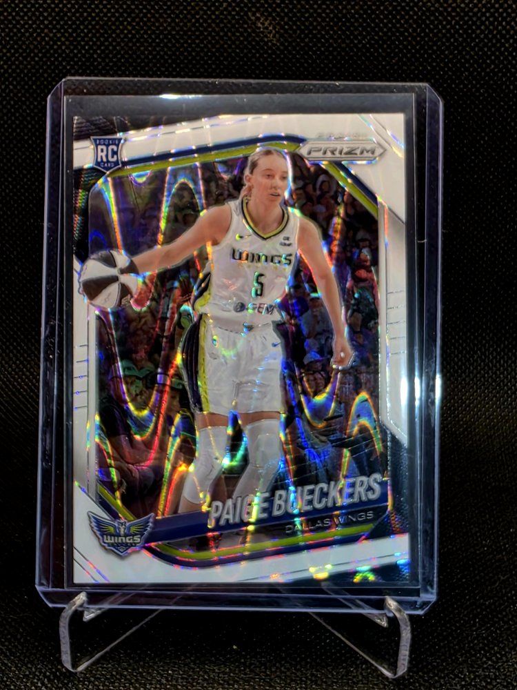 Paige Bueckers Dallas Wings 2025 Panini Prizm WNBA White Seismic Wave Refractor (RC)