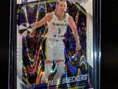 Paige Bueckers Dallas Wings 2025 Panini Prizm WNBA White Seismic Wave Refractor (RC)
