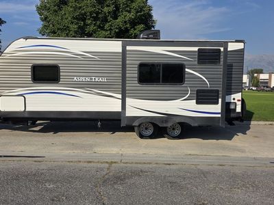 2018 Keystone Aspen Trail 27' Travel Trailer – Rear Kitchen – Slide Out - Queen Master bed Sleeps 6