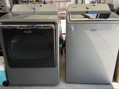 Maytag Washer and Dryer Set Metallic Gray Bravos XL