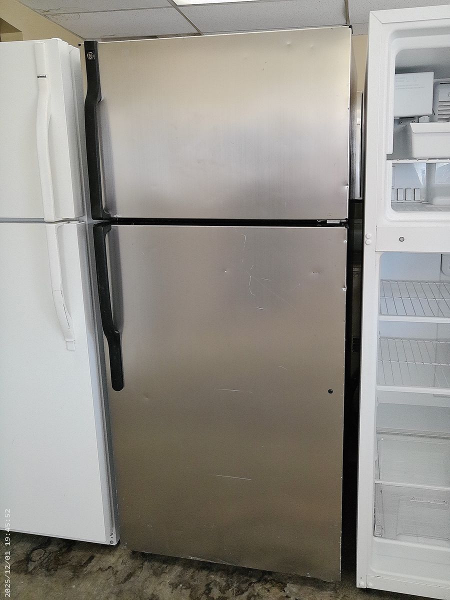 Clean 17 cf Refrigerator~Works Great~90 Day Guarantee