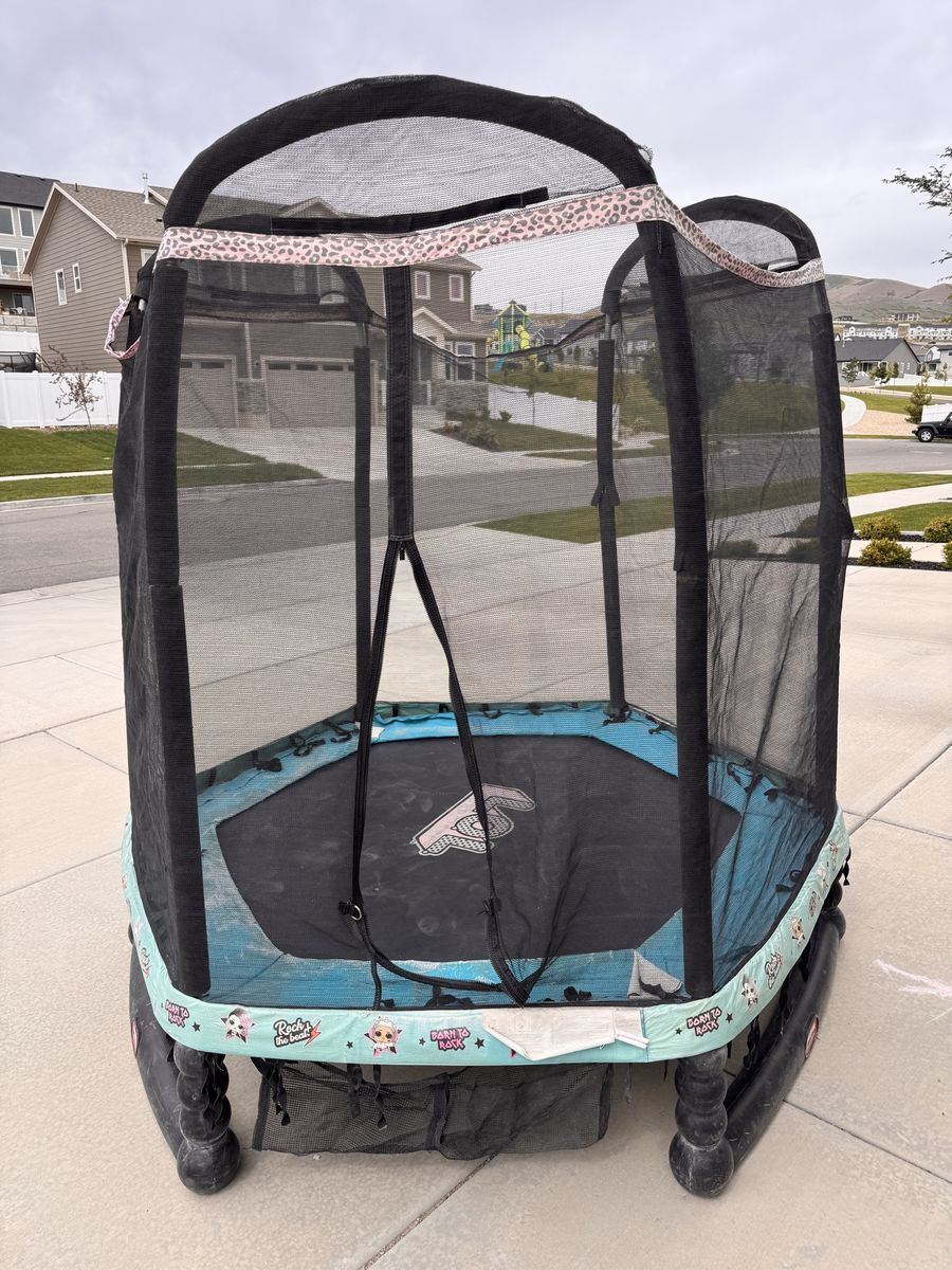 Kids 7 foot trampoline