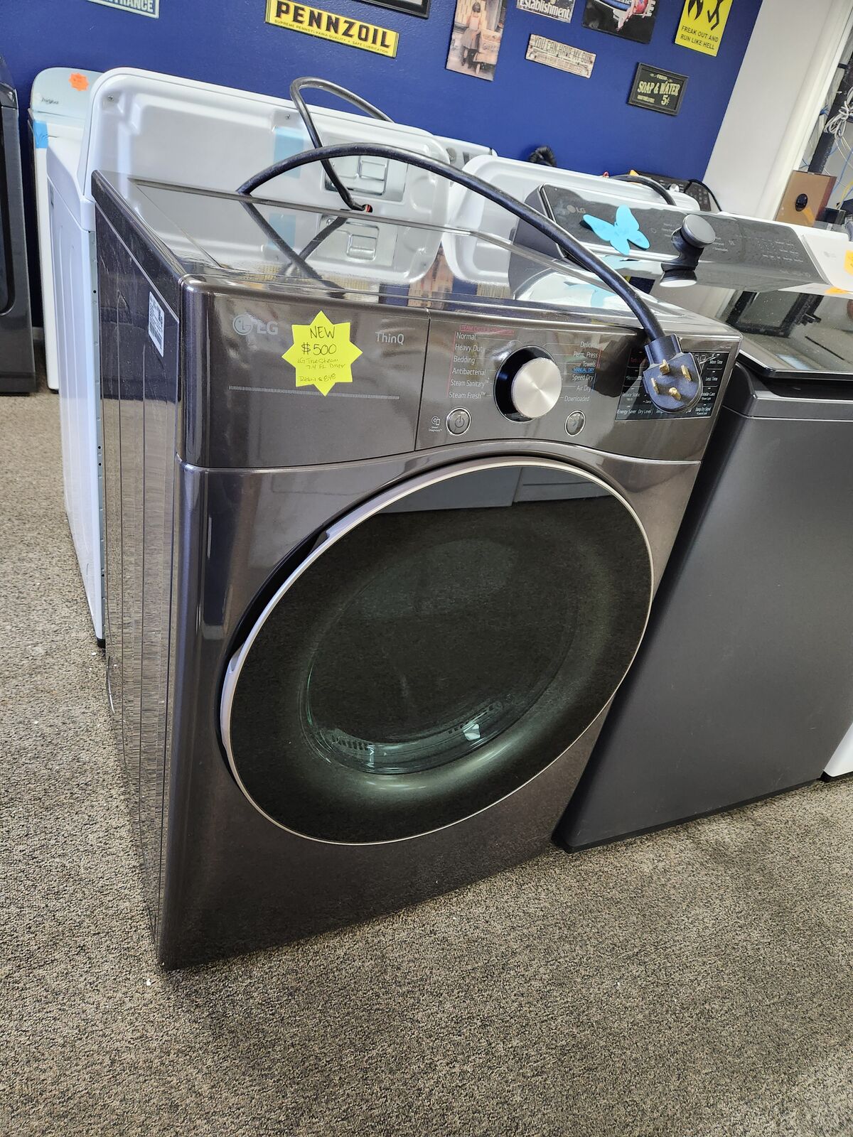 BEAUTIFUL BRAND NEW! LG THINQ 7.4 CF FRONTLOAD DRYER!