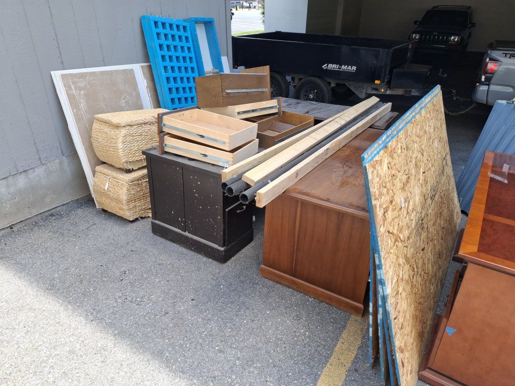 Free, free, free.  No calls or messages. Pick up at 202 W. 400 S. SLC, UT Assorted Furniture & Home Goods - Desks, Storage, Deco
