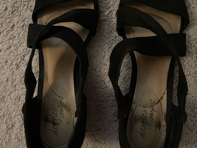 Black wedge shoes