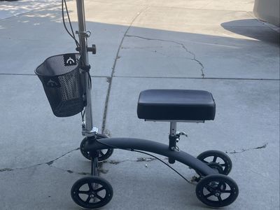 Knee Scooter, dual brakes, Front Wire Basket