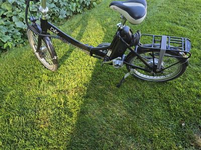 Blix Vika+ Folding Electric Bike - Black with Shimano Shifters & Tektro Brakes.
Gone a total of 10 miles.
Folds in half.
