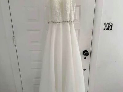 Elegant White Halter Neck Wedding Dress with Embellished Waist