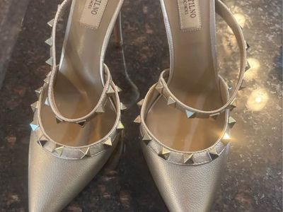 VAIFTILNO Gold Studded Pointed Toe Mule Heels Size 7.5