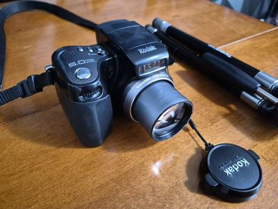 Kodak Easyshare Z7590 5 MP Digital Camera with 10x Optical Zoom, with SD Card 256GB, Battery, Charger & Tripod. Tested. Good Con