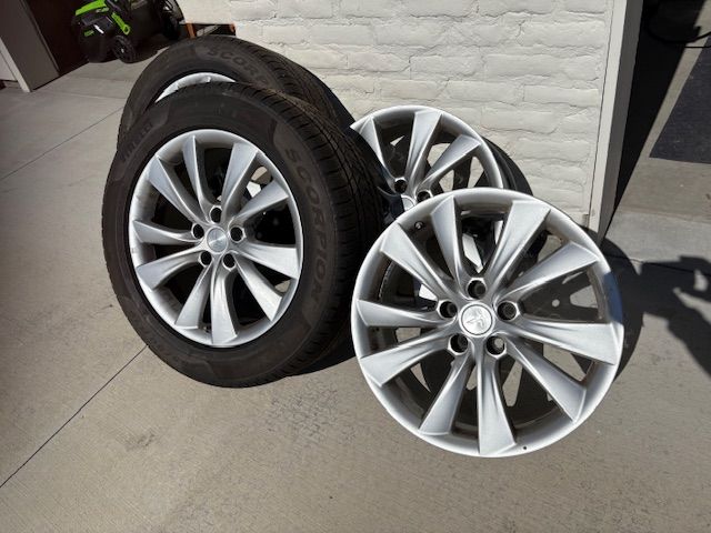 Tesla 19" wheels (set of 4)