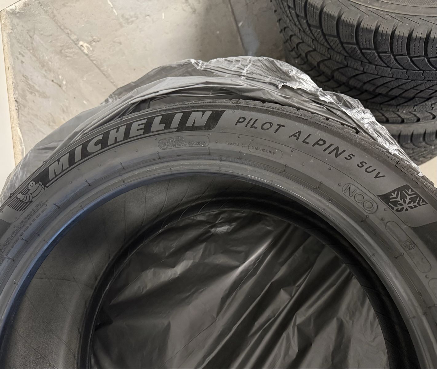 Michelin Pilot Alpin 5 SUV 285/45R21 and 305/40R21
