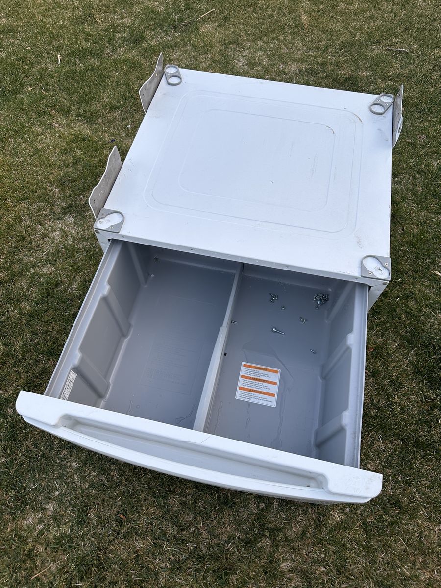 27” LG washer/dryer pedestal