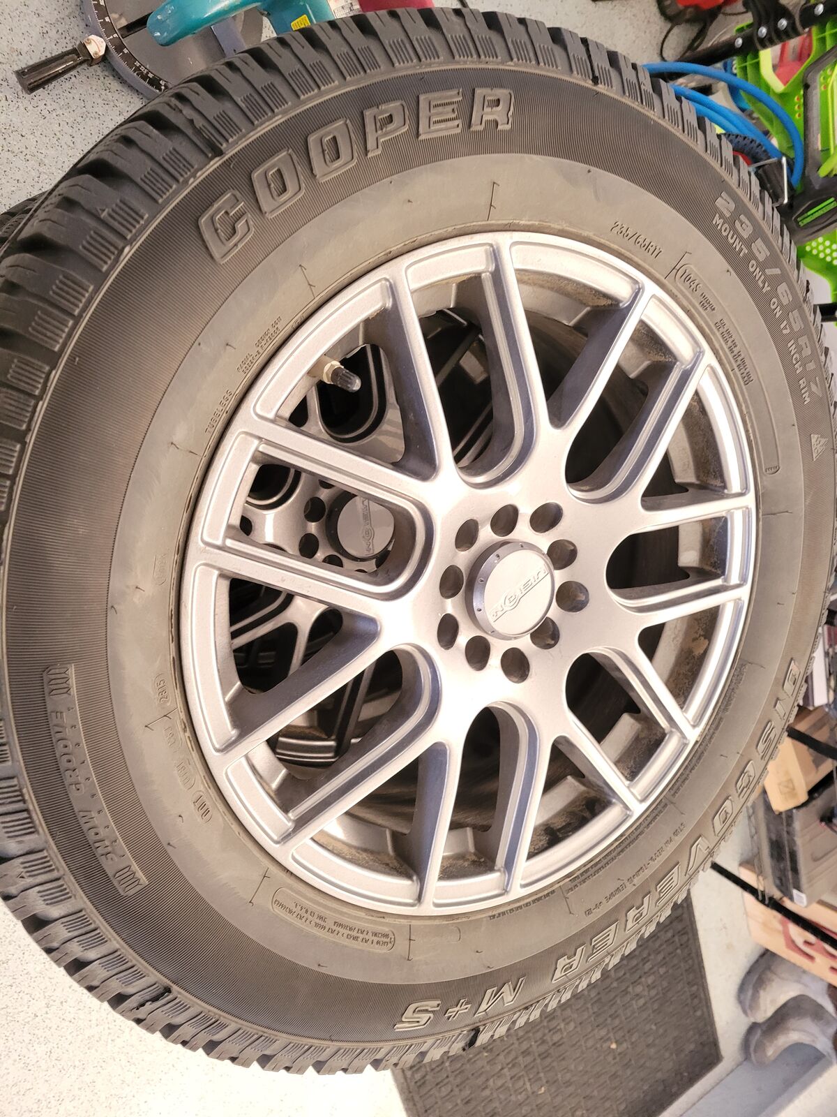 4 Studded SnowTires and rims 234/65R17