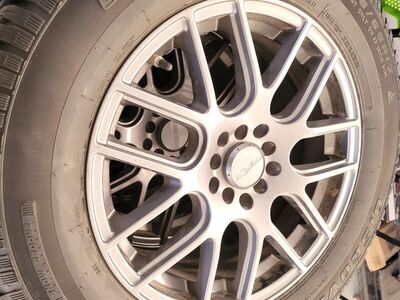 4 Studded SnowTires and rims 234/65R17