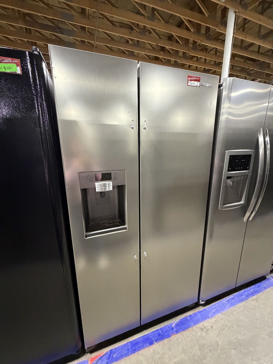 GREAT FOR YOUR GARAGE! SAMSUNG SIDE BY SIDE FRIDGE