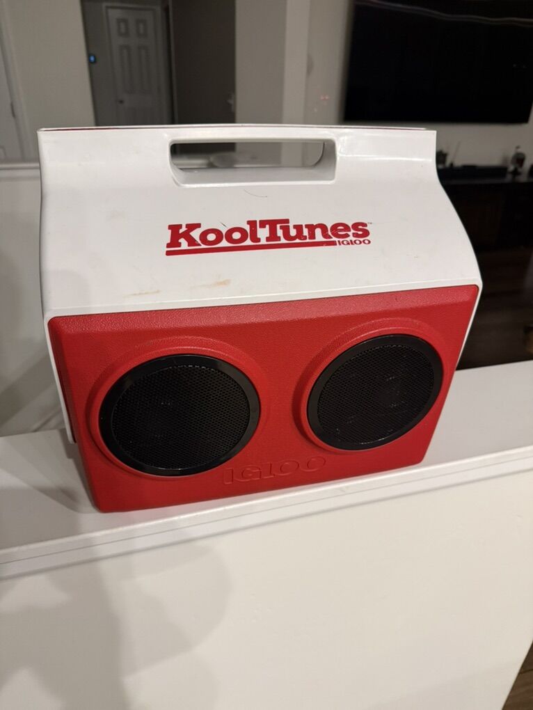 Kooltunes Igloo Ice Chest With Speakers
