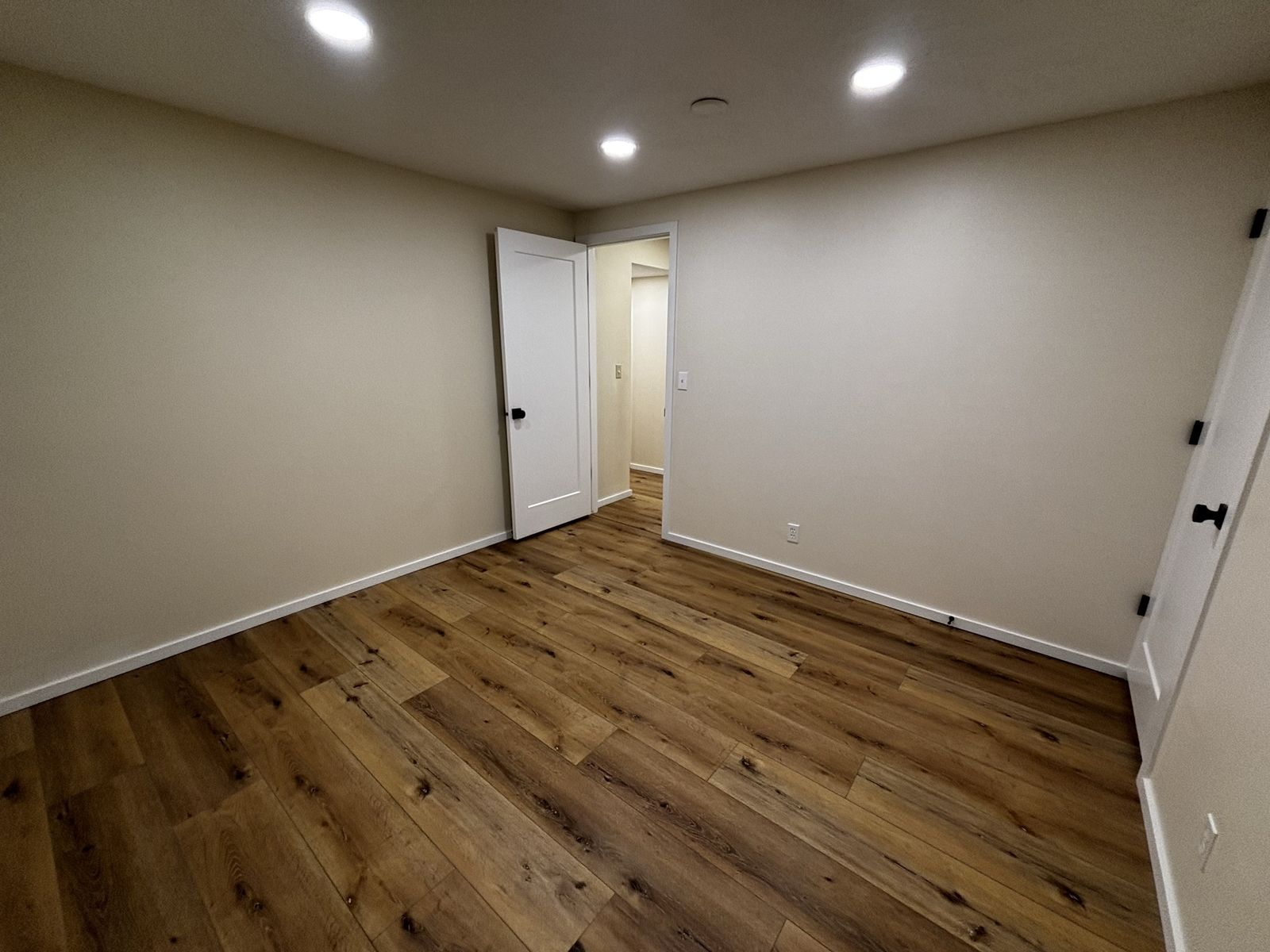 Main image 15